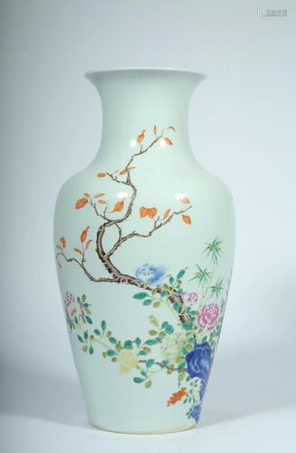 A FAMILLE ROSE GLAZED FLORAL VASE