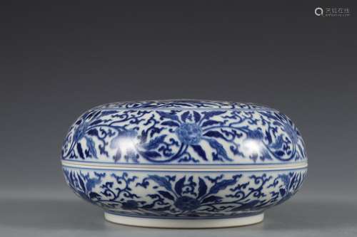 BLUE AND WHITE FLORAL PORCELAIN LIDDED BOX