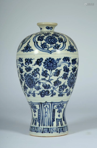 A BLUE AND WHITE INTERLOCK FLOWERS MEIPING VASE