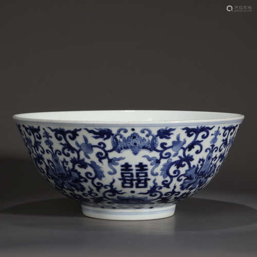 A BLUE AND WHITE INTERLOCKING FLOWERS MARRIAGE BOWL