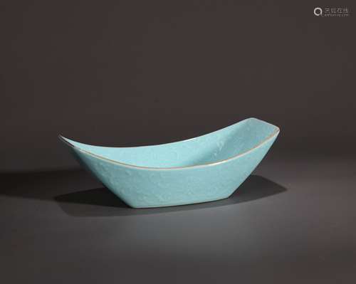 A TURQUOISE-GLAZED APPLIQUE FLORAL BOAT-SHAPED WASHER