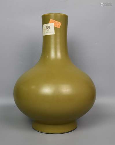 Bottom Diam: 9.6 Weight: 2126gA TEADUST-GLAZED BOTTLE VASE