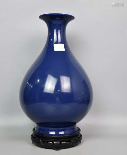 A SACRFICIAL-BLUE-GLAZED STRING BOTTLE VASE