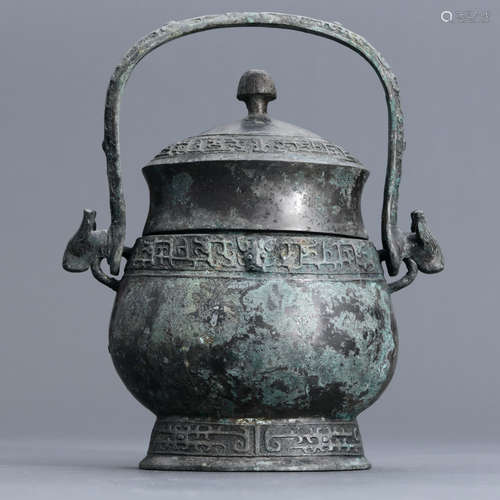 A CHINESE ARCHIASTIC BRONZE WINE VESSEL