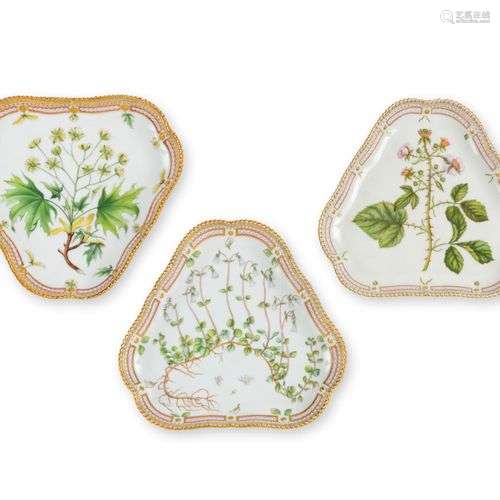 CopenhagueTrois compotiers triangulaires en porcelaine du se...