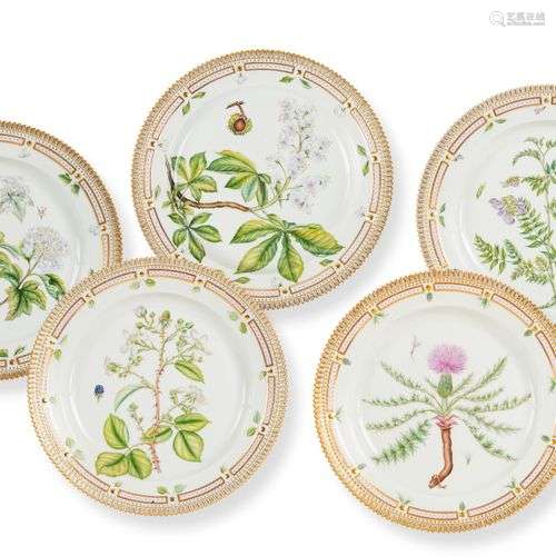 CopenhagueEnsemble de cinq plats ronds en porcelaine du serv...