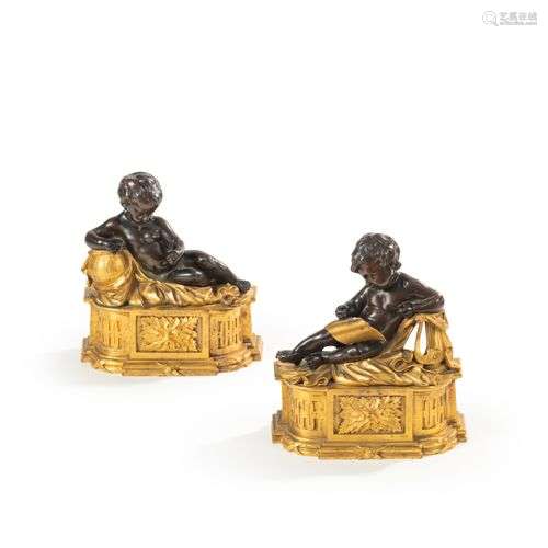 Paire de chenets aux enfants en bronze patiné et doré à déco...