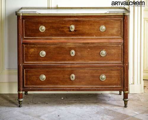 Commode scriban en acajou et placage d'acajou ouvrant par tr...