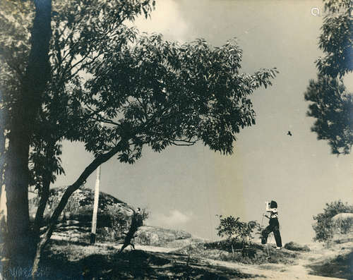 刘旭沧 1930-1940s 踏青 银盐纸基 印章/Gelatin Silver Print, S...