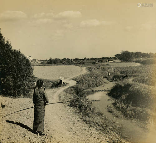 屠哲隐 1930s 眺望 银盐纸基/Gelatin Silver Print