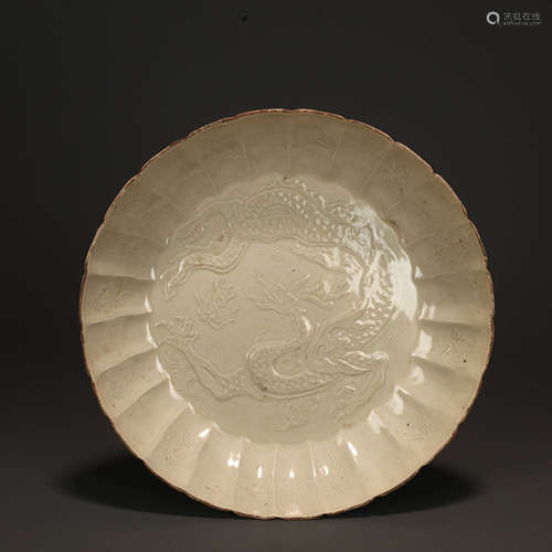 A Moulded Ding Ware Dragon Foliate-Decorated Dish