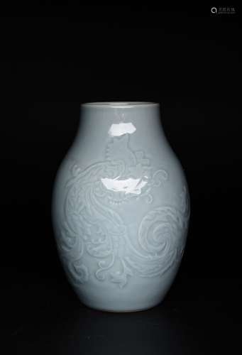 An Incised Blue-Glazed Phoenix Vase