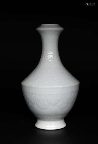 A White-Glazed Geometry Dish-Top Vase