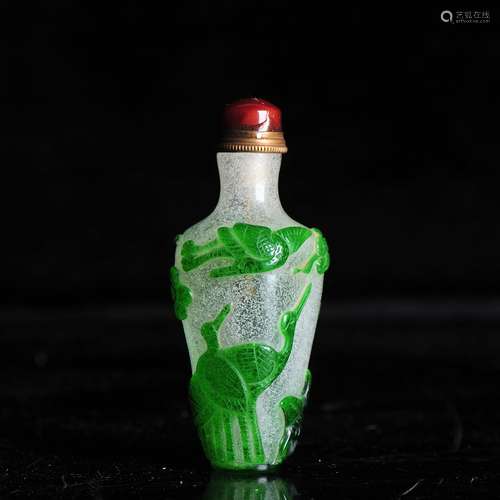 A Green Overlay White Crane And Pine Snuff Bottle