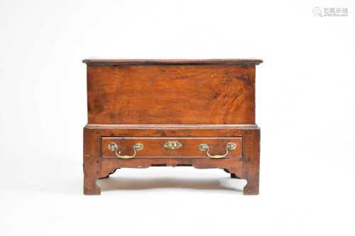 A 19th century oak coffer bach