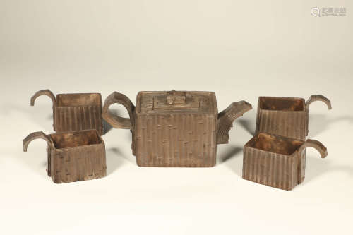 A Set Of Five Purple Clay Sqaure Teapot And Cups