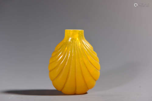 A Yellow Glass Bag-Form Snuff Bottle