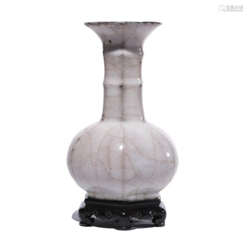 Chinese Ge-Type Porcelain Vase