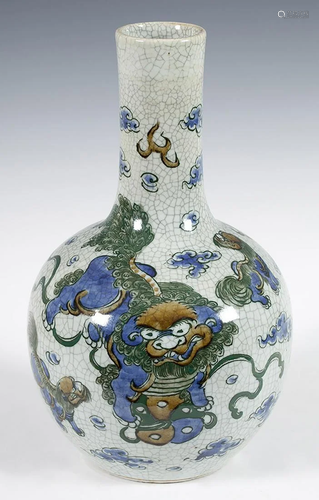 Vase. China, 19th century. Porcelain with crackle.