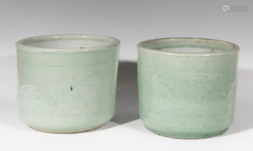 Pair of flowerpots. China, 19th century. Glazed