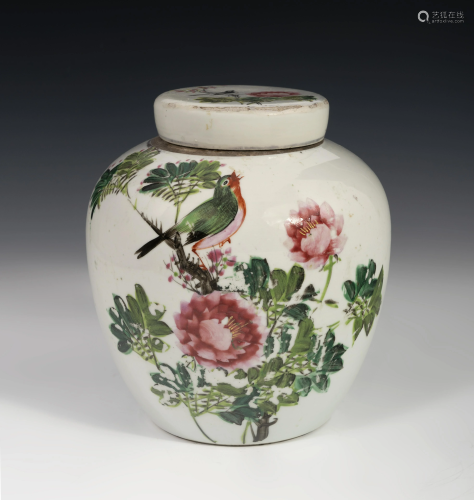Pot with lid. Ginger jar. China, late 19th century.