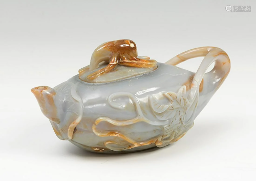 Small teapot China, 19th century Agate carved in gray