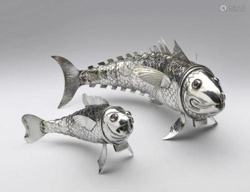 ARGENTIERE DEL XX SECOLO Pair of silver fish composed