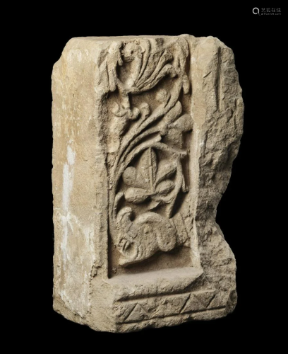 MANIFATTURA DEL XIV SECOLO Sculptural stone fragment