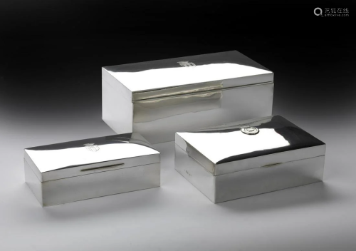 ARGENTIERE INGLESE DEL XIX-XX SECOLO Three silver boxes