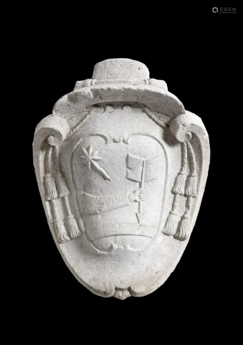 MANIFATTURA DEL XVII SECOLO Stone carved blazon with