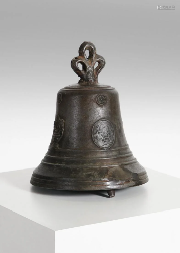 MANIFATTURA DEL XVIII SECOLO Bronze bell with scene of