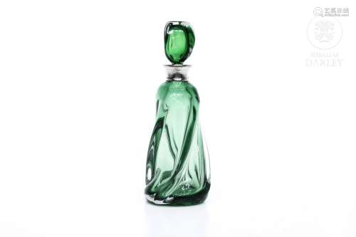 Licorera de cristal verde con boca plata, s.XX