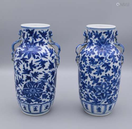 pair of chinese blue and white porcelain vases