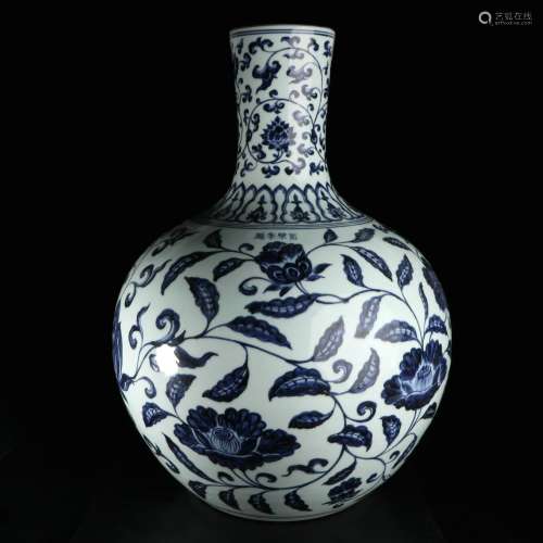 chinese blue and white porcelain globular vase