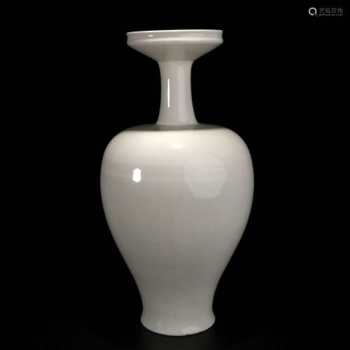 chinese white glazed porcelain vase