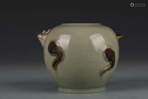 A Celadon Glaze Brown-Splashed Jar And Cover