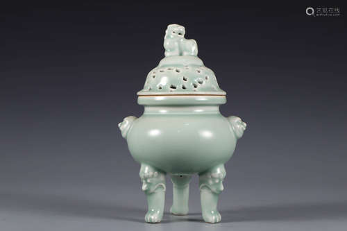 A Longquan Kiln Lion-Finial Tripod Censer