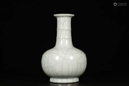 A Ge Type Sting Pattern Dish-Top Vase