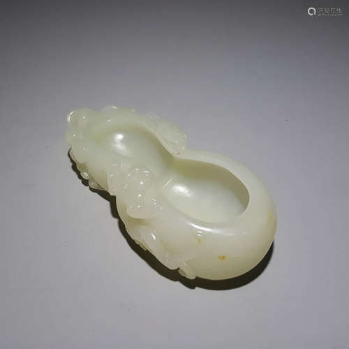 A Carved Hetian Jade Chi Dragon Gourd-Shaped Brush Washer