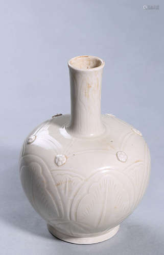 An Incised White Glaze Floral Globular Vase