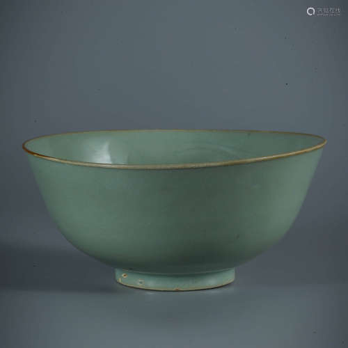 An Incised Longquan Kiln Floral Bowl