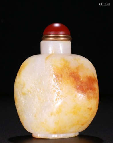 HETIAN JADE CARVED SNUFF BOTTLE