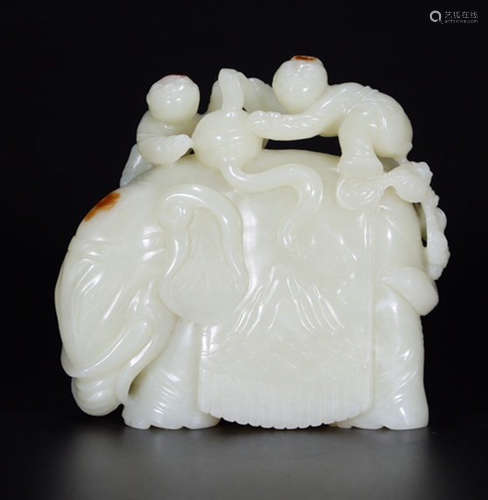 HETIAN JADE CARVED ELEPHANT SHAPE PENDANT