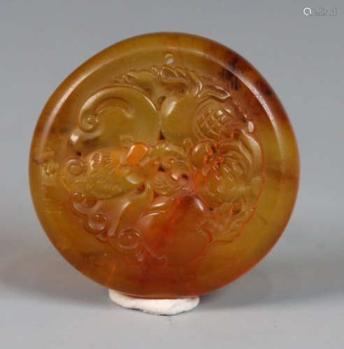 AMBER CARVED BEAST PATTERN PENDANT