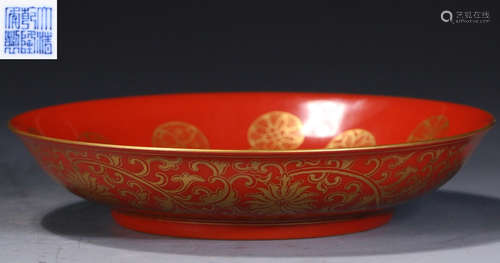 QIANLONG MARK CORAL JIACAI GLAZE FLOWER PLATE