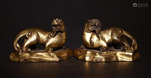 GILT BRONZE CAST PIXIU BEAST PENDANT