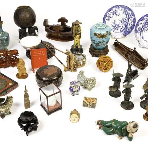 CHINE et JAPON XX ème Important lot de bibelots et objets de...