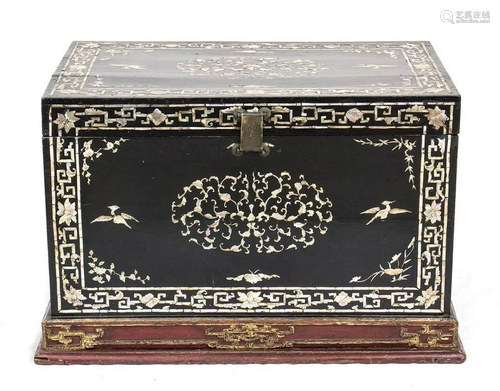 A MOTHER-OF-PEARL INLAID LACQUERED WOOD CHEST