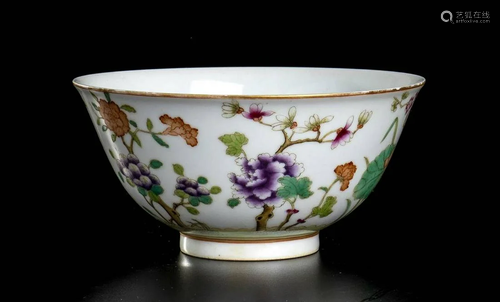 A PAINTED PORCELAIN BOWL China, Qianlong apocryphal