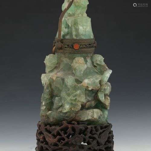CHINE, vers 1900 Important brûle-parfum en quartz vert sculp...